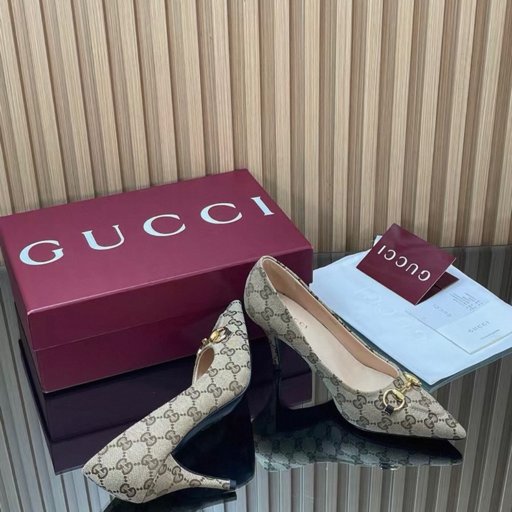 Gucci Beige Patterned Heels with Gold Details - Picture 3 of 9